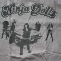 Ninja Dolls – Logo/Group (T-Shirt)