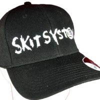 Skitsystem – Logo (Cap)