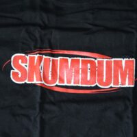 Skumdum – Logo (T-S)