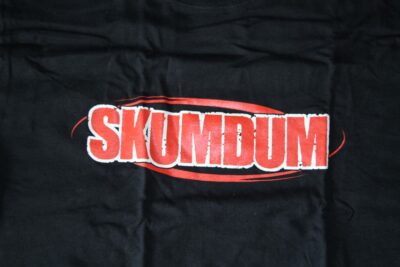 Skumdum - Logo (T-S)