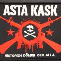 Asta Kask – Historien Dömer Oss Alla (Brodera Patch/Embroidered)